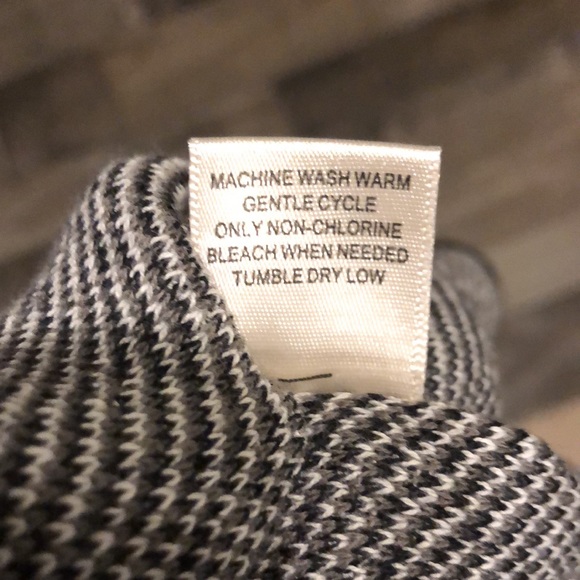 Jillian Nicole Wrap/Poncho - Picture 7 of 7